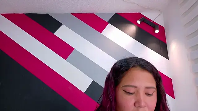 Snapshot of I_am_yours- chatting on 11.24.25 I am yours- online show from 11.24.25