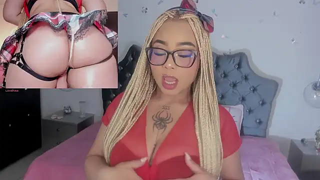 Snapshot of conny__curly chatting on 05.16.26 conny curly online show from 05.16.26