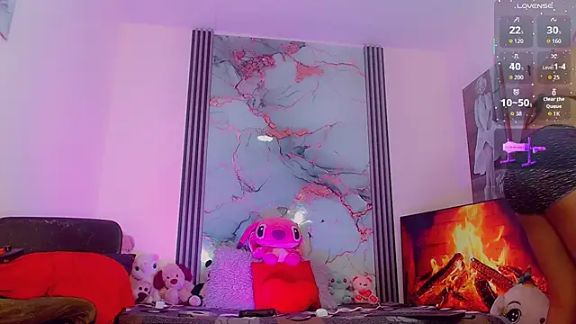 Snapshot of _ChanellR_ chatting on 11.05.25 ChanellR online show from 11.05.25