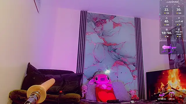 Snapshot of _ChanellR_ chatting on 11.24.25 ChanellR online show from 11.24.25