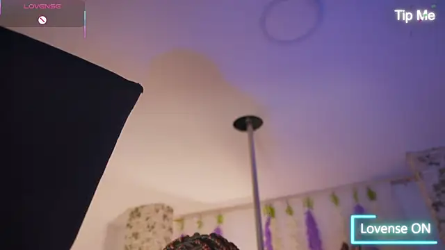 EmmaSanzz  online show from 11.14.25