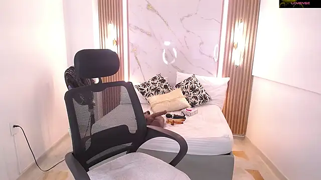 Snapshot of Mariana_Rojas chatting on 06.05.26 Mariana Rojas online show from 06.05.26