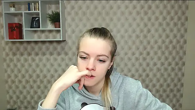 AliceFlirtt  online show from 10.16.25