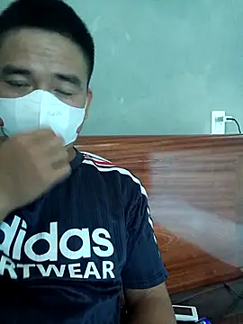 Snapshot of Vvvvvieett chatting on 10.10.25 Vvvvvieett online show from 10.10.25