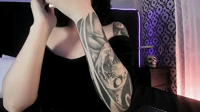 Snapshot of Adeelinee chatting on 02.11.26 Adeelinee online show from 02.11.26