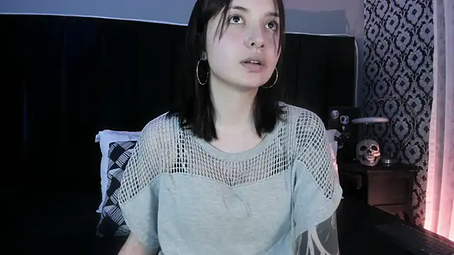 Snapshot of Adeelinee chatting on 03.26.26 Adeelinee online show from 03.26.26