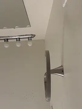 Snapshot of El_Gizmo chatting on 02.15.25 El Gizmo online show from 02.15.25