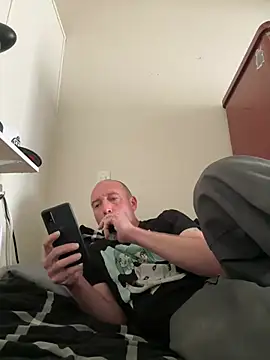 Snapshot of El_Gizmo chatting on 02.22.25 El Gizmo online show from 02.22.25