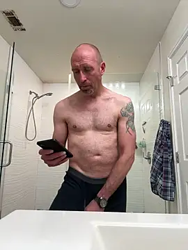 Snapshot of El_Gizmo chatting on 03.11.25 El Gizmo online show from 03.11.25