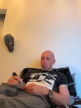 Snapshot of El_Gizmo chatting on 09.29.25 El Gizmo online show from 09.29.25