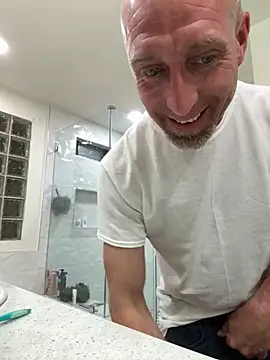 Snapshot of El_Gizmo chatting on 10.23.25 El Gizmo online show from 10.23.25