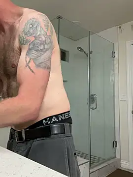 Snapshot of El_Gizmo chatting on 10.28.25 El Gizmo online show from 10.28.25