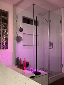 Snapshot of El_Gizmo chatting on 12.20.25 El Gizmo online show from 12.20.25