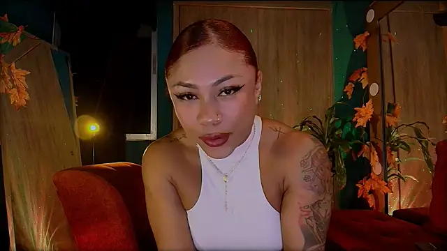 Snapshot of HeidiCox chatting on 01.11.25 HeidiCox online show from 01.11.25