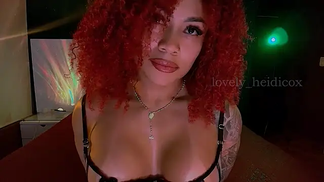 Snapshot of HeidiCox chatting on 12.21.25 HeidiCox online show from 12.21.25