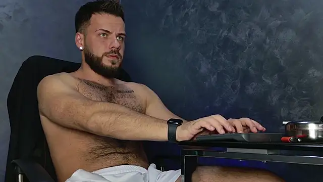 juliusmasters online show from 12.05.25