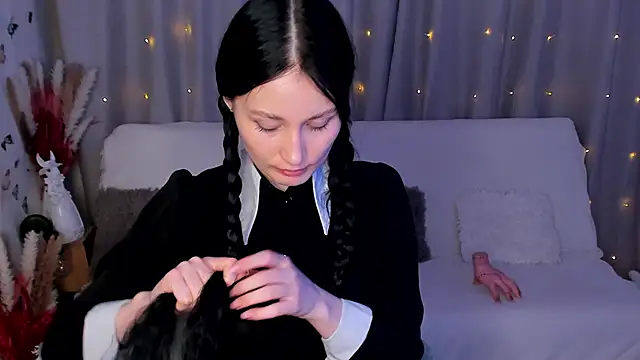 LisaMooore online show from 02.13.25