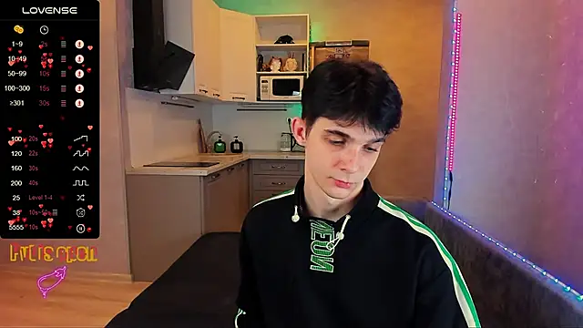 Snapshot of Aaron_Boom chatting on 11.30.25 Aaron Boom online show from 11.30.25