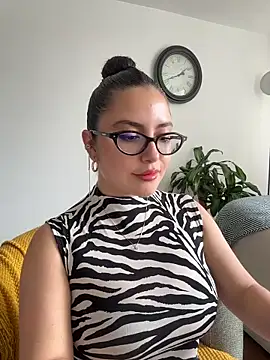 Snapshot of sukhakunis1 chatting on 06.18.26 sukhakunis1 online show from 06.18.26