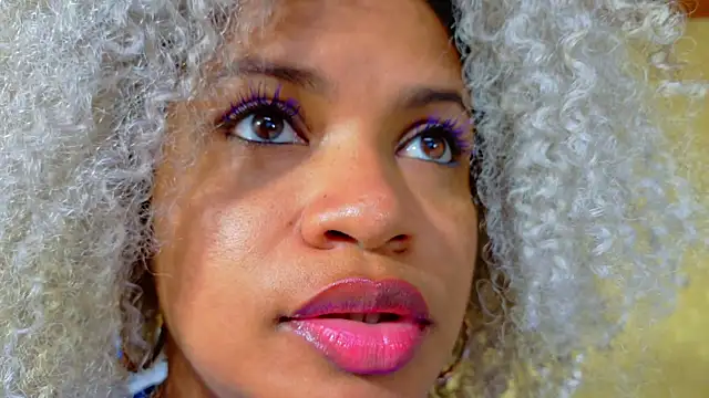 Squirter pussybomb online show from 12.21.24