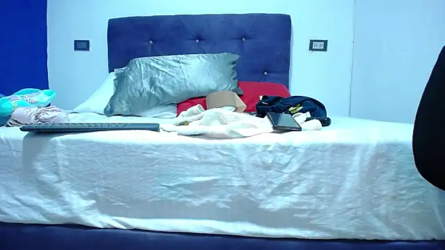 Squirter pussybomb online show from 03.07.25