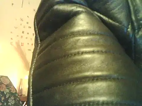 Snapshot of DaddyQuimHot chatting on 12.15.24 DaddyQuimHot online show from 12.15.24