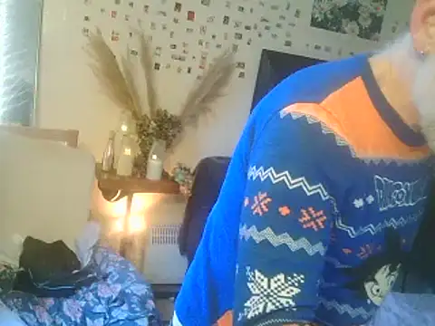 Snapshot of DaddyQuimHot chatting on 12.24.24 DaddyQuimHot online show from 12.24.24