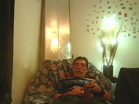 Snapshot of DaddyQuimHot chatting on 02.08.25 DaddyQuimHot online show from 02.08.25