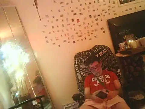 Snapshot of DaddyQuimHot chatting on 02.21.25 DaddyQuimHot online show from 02.21.25