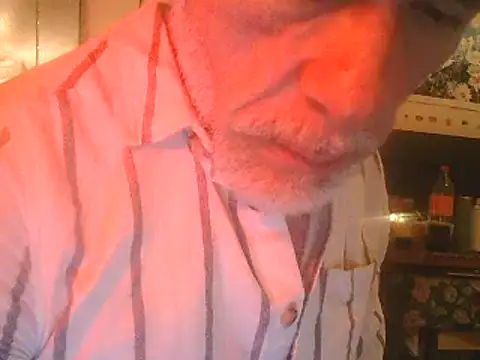 Snapshot of DaddyQuimHot chatting on 02.22.25 DaddyQuimHot online show from 02.22.25