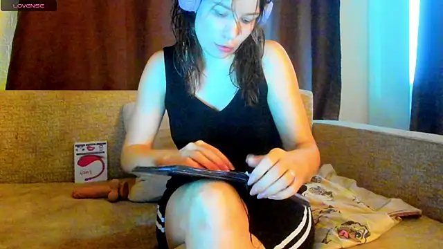 Leila purr18 online show from 10.06.25