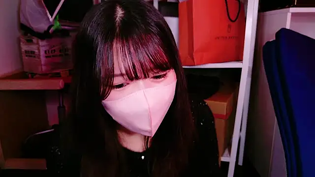 Snapshot of hina_porn chatting on 12.18.24 hina porn online show from 12.18.24