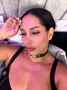 Dakota diaz  online show from 11.19.25