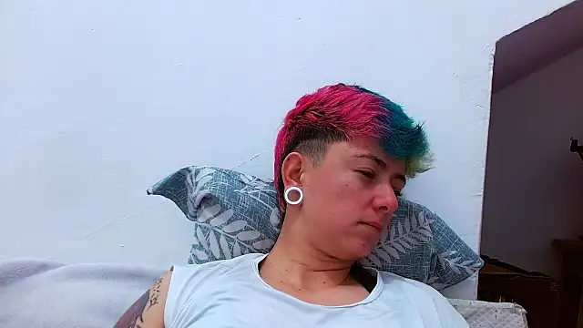 tomboyblue online show from 10.24.25