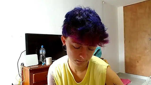 Snapshot of tomboyblue chatting on 05.08.26 tomboyblue online show from 05.08.26