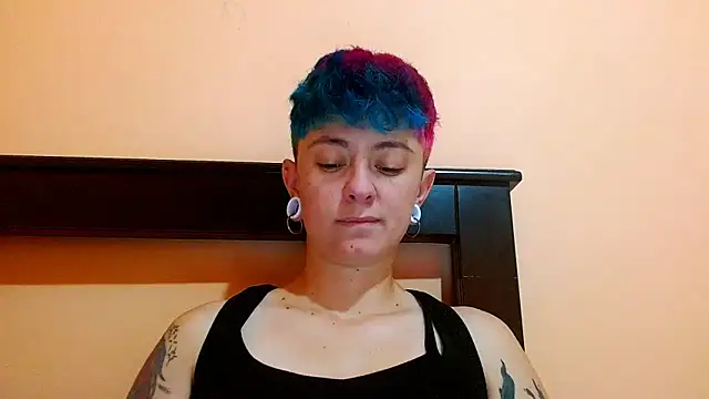 Snapshot of tomboyblue chatting on 06.16.26 tomboyblue online show from 06.16.26