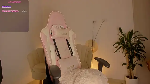 LittleSofia  online show from 10.24.25