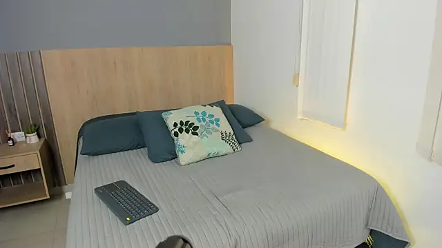 rebeca cortez  online show from 10.20.25