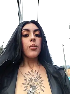 Snapshot of Mazikeen-- chatting on 10.27.25 Mazikeen-- online show from 10.27.25