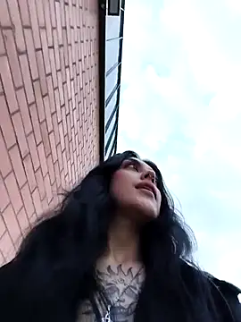 Snapshot of Mazikeen-- chatting on 11.12.25 Mazikeen-- online show from 11.12.25