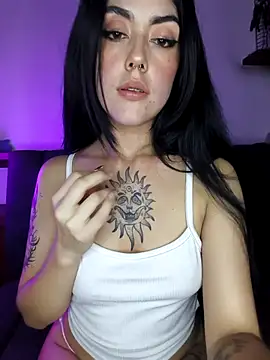 Snapshot of Mazikeen-- chatting on 11.22.25 Mazikeen-- online show from 11.22.25