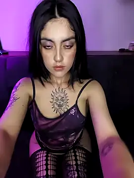 Snapshot of Mazikeen-- chatting on 12.18.25 Mazikeen-- online show from 12.18.25