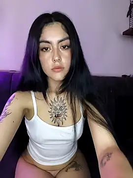 Snapshot of Mazikeen-- chatting on 12.21.25 Mazikeen-- online show from 12.21.25