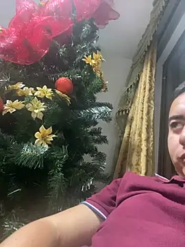 Snapshot of DanielGomez9 chatting on 12.25.24 DanielGomez9 online show from 12.25.24