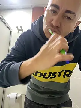 Snapshot of DanielGomez9 chatting on 12.27.24 DanielGomez9 online show from 12.27.24