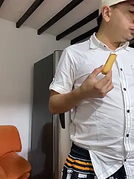 Snapshot of DanielGomez9 chatting on 01.24.25 DanielGomez9 online show from 01.24.25