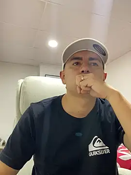 Snapshot of DanielGomez9 chatting on 03.04.25 DanielGomez9 online show from 03.04.25