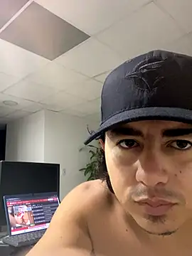 Snapshot of DanielGomez9 chatting on 12.16.25 DanielGomez9 online show from 12.16.25