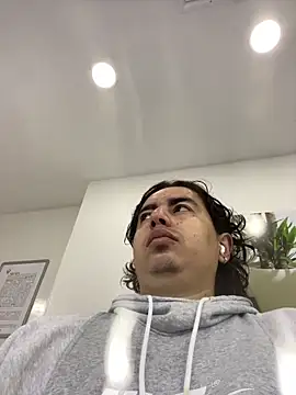 Snapshot of DanielGomez9 chatting on 12.18.25 DanielGomez9 online show from 12.18.25