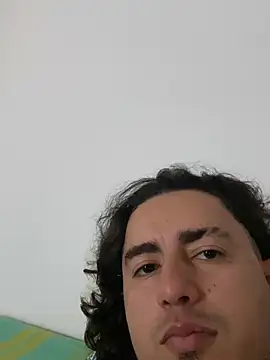 Snapshot of DanielGomez9 chatting on 04.01.26 DanielGomez9 online show from 04.01.26